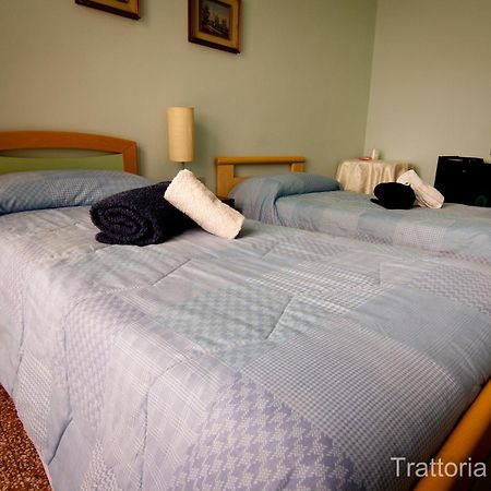 Affittacamere Trattoria Del Cristo Ospedaletto Lodigiano Phòng bức ảnh