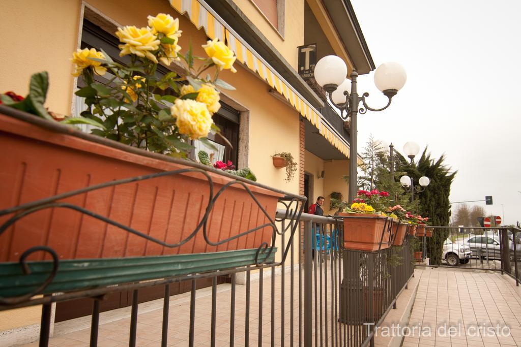 Affittacamere Trattoria Del Cristo Ospedaletto Lodigiano Ngoại thất bức ảnh